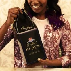 Crown Royal - Black 1l Crown Royal Black 1l 6 Crown Royal - Black 1l Crown Royal Black 1l -Liquor Magasin 2129751 2 en GB